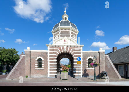 La Morspoort, porta occidentale di Leiden, Paesi Bassi. Costruito nel 1669, è uno degli unici tre degli originali otto porte che sono sopravvissuti. Foto Stock