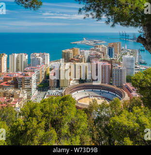 Vista panoramica di Malaga con la famosa Plaza de Toros. Andalusia, Spagna. Foto Stock