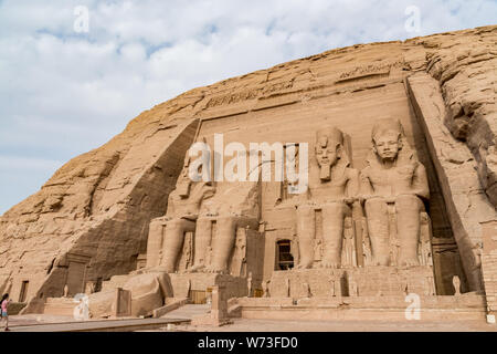 Abu Simbel tempio, un magnifico punto di riferimento costruita dal faraone Ramesse il Grande, Egitto Foto Stock