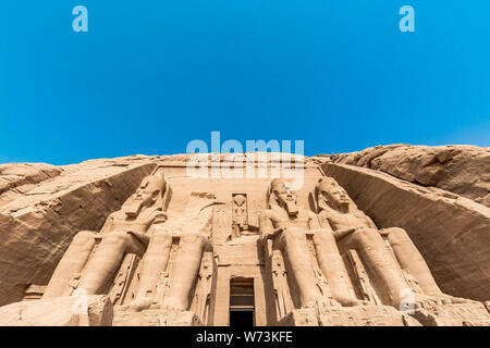 Abu Simbel tempio, un magnifico punto di riferimento costruita dal faraone Ramesse il Grande, Egitto Foto Stock