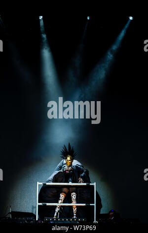 Preston Park, Brighton, Regno Unito. Il 4 agosto 2019. Grace Jones si esibisce in BN1 Lovefest , parte di Brighton orgoglio. Grazia Beverly Jones GU (nato il 19 maggio 1948) è un modello di Jamaican-American, cantante, compositore, produttore record e attrice.. Foto di Julie Edwards./Alamy Live News Foto Stock