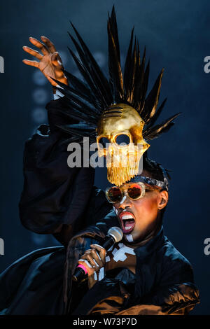 Preston Park, Brighton, Regno Unito. Il 4 agosto 2019. Grace Jones si esibisce in BN1 Lovefest , parte di Brighton orgoglio. Grazia Beverly Jones GU (nato il 19 maggio 1948) è un modello di Jamaican-American, cantante, compositore, produttore record e attrice.. Foto di Julie Edwards./Alamy Live News Foto Stock