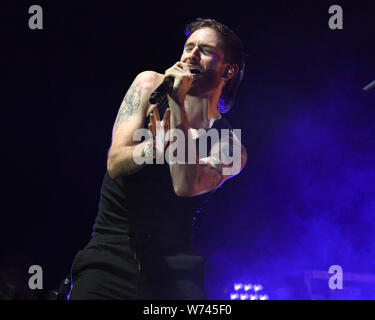 Long Beach, California, Stati Uniti d'America. Il 3° agosto 2019. Nicholas Petricca della banda a piedi la luna esegue a ALT 98,7 Summer Camp presso la Queen Mary a Long Beach il 3 agosto 2019. Credito: la foto di accesso/Alamy Live News Foto Stock