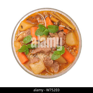 Tradizionale vietnamita Carni bovine noodle bowl isolato su bianco Foto Stock