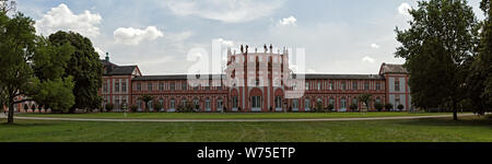 Il palazzo barocco sulle rive del fiume Reno wiesbaden biebrich Germania Foto Stock