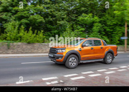 Cabina doppia Ford Ranger in bronzo, pick-up. Auto lungo il tragitto per Lytham Hall, classico spettacolo di veicoli da collezione del festival dei trasporti d'epoca. Il Festival dei trasporti vedrà una vasta gamma di veicoli classici, d'epoca e di prestigio in mostra. Foto Stock