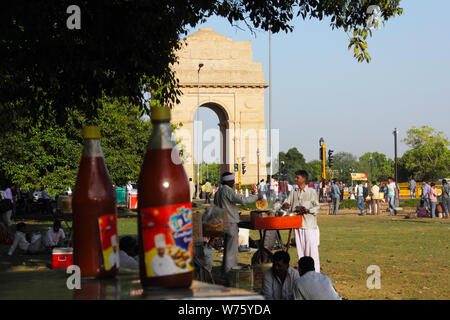 Cucina di strada presso il memorial, India Gate New Delhi, India Foto Stock