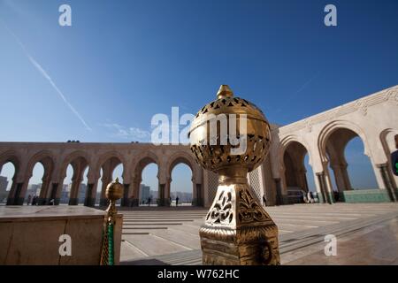 --FILE--Vista interna del Marocco la più grande moschea, Moschea Hassan II, in Casablanca, Marocco, 17 novembre 2017. La Moschea di Hassan II o il Grande moschea Foto Stock