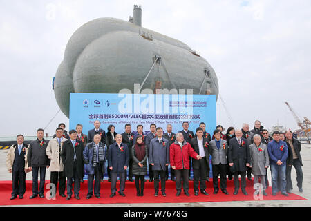 Vista della cerimonia di consegna per il primo al mondo due mega-C-tipo serbatoi per 85.000 metri cubi VLEC progettato e fabbricato da Jiangsu Watt off Foto Stock