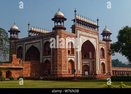 Darwaza-e-Rauza, l'ingresso al Taj Mahal Foto Stock