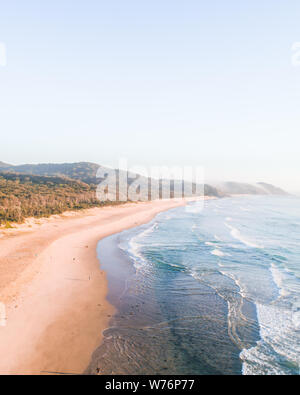 Testa erbosa beach durante il sunrise Foto Stock
