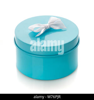 Confezione regalo turchese con arco bianco isolato Foto Stock