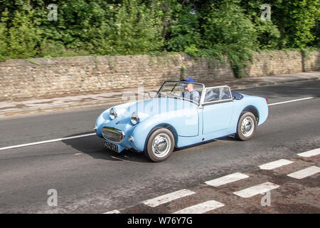 1959 50s blu 950cc Austin Healey lungo il tragitto per Lytham Hall classico vintage collezione trasporti festival veicoli mostra. Il Festival dei Trasporti vedrà in mostra una vasta gamma di veicoli classici, vintage e prestigiosi anni '50. Foto Stock