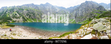 Pittoresca vista panoramica di Czarny Staw pod Rysami Lake (lago Nero sotto il monte Rysy) nei monti Tatra, Polonia Foto Stock