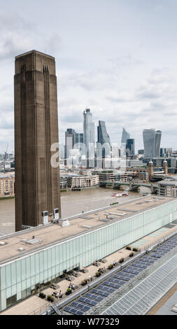 Vista dalla Tate Modern al decimo piano piattaforma di osservazione sopra la Tate e verso la città di Londra Foto Stock