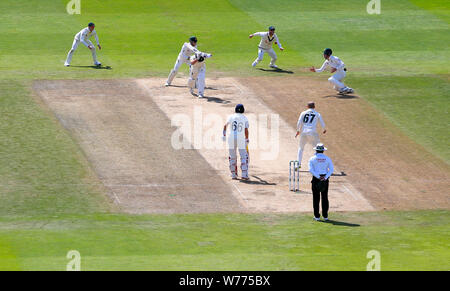 Australia Cameron Bancroft le catture in Inghilterra è Joe Denly durante il giorno cinque delle ceneri Test match a Edgbaston, Birmingham. Foto Stock