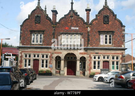 Vittoriano stazione ferroviaria a pietra, Staffordshire,costruito nel 1849 e ora una grade 2 listed building Foto Stock