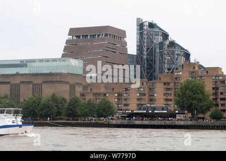 Londra, Regno Unito. 4 Ago, 2019. Foto scattata in Agosto 4, 2019 mostra la parte esterna del Tate Modern Museum di Londra, Gran Bretagna. Secondo la BBC, a sei-anno-vecchio ragazzo è stato gettato cinque piani da un decimo pavimento piattaforma di visualizzazione al Tate Modern Museum di Londra, la polizia ha detto. Un 17-anno-vecchio ragazzo è stato arrestato per sospetto di tentato omicidio. Credito: Ray codolo/Xinhua/Alamy Live News Foto Stock