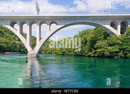 Viaduc de La Jonction spanning il punto in cui i fiumi Rodano e Arve si incontrano a Ginevra, Svizzera Foto Stock