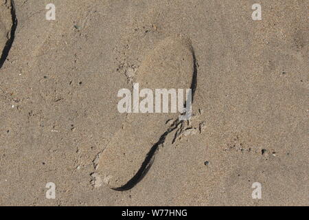 In prossimità di una impronta nella sabbia in una giornata di sole in Abersoch Foto Stock