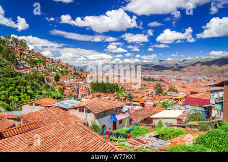 Cusco, Perù - Plaza de Armas, centro medievale della città di Cuzco (ex capitale dell impero Inca). Montagne delle Ande, Sud America. Foto Stock