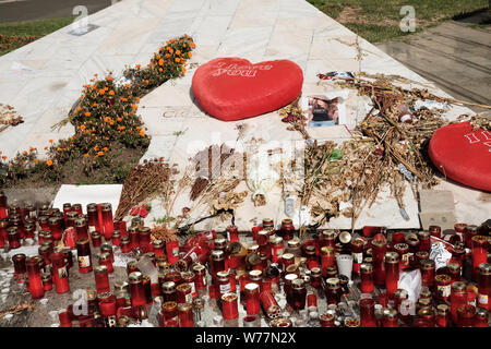 Memorial per Alexandra Macesanu uccisi anche se ha chiamato 112 mentre captive. Al Ministero degli interni la sede centrale. Bucarest, Romania, 5 Agosto 2019 Foto Stock