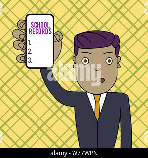 Conceptual la scrittura a mano che mostra record della scuola. Concetto il significato delle informazioni che è tenuto circa un bambino a scuola Biografia Man Holding Smartp verticale Foto Stock