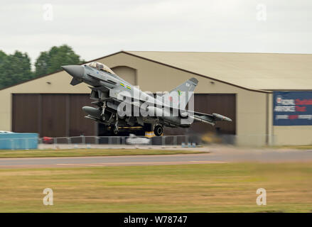 RAF Typhoon presso il Royal International Air Tattoo 2019, ZJ924 Foto Stock