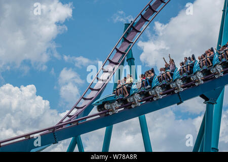 Orlando, Florida. Luglio 29, 2019. Per coloro che godono di Mako rollercoaster al Seaworld Foto Stock