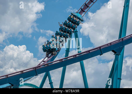 Orlando, Florida. Luglio 29, 2019. Per coloro che godono di Mako rollercoaster al Seaworld Foto Stock