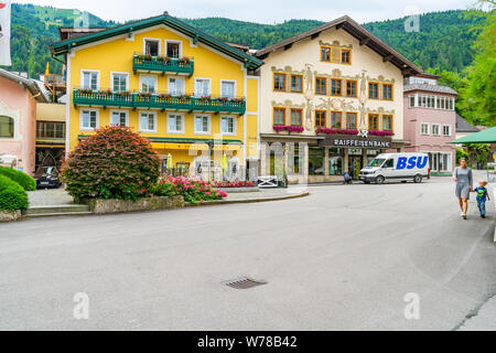 ST. GILGEN, Austria - Luglio 11, 2019: Sankt Gilgen è un villaggio nel nord-ovest del lago Wolfgangsee nel Salzkammergut resort regione. Foto Stock