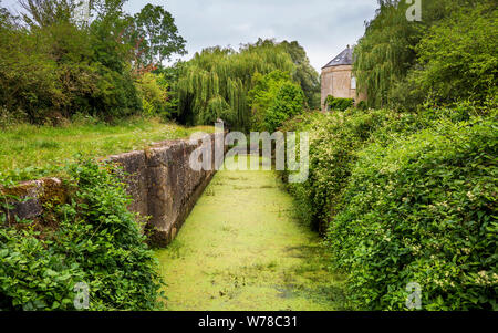 In disuso stoppino Cerney serratura e canal Roundhouse sul Tamigi e Severn Canal nel Cotswold Water Park, Inghilterra Foto Stock