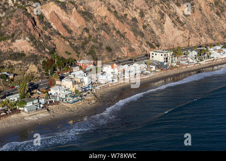 Vista aerea del litorale ospita a nord di Los Angeles e Santa Monica sulla Pacific Coast Highway in Malibu, California. Foto Stock