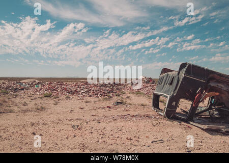 Auto arrugginite nel deserto del Messico Foto Stock