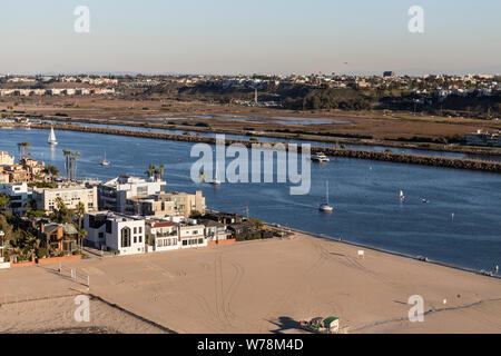 Antenna di Venice Beach case e Marina Del Rey canale di ingresso vicino a Playa Vista in Los Angeles, California. Foto Stock