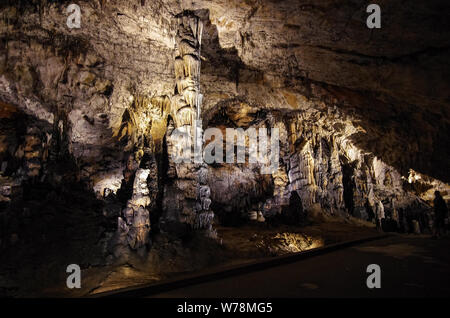 Percorso turistico nella Grotta di Baradla in Aggtelek, Ungheria Foto Stock