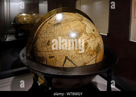 Xvi secolo globo terrestre nella proiezione di Mercatore museo sulla storia della cartografia, Sint-Niklaas, Fiandre Orientali, Belgio Foto Stock