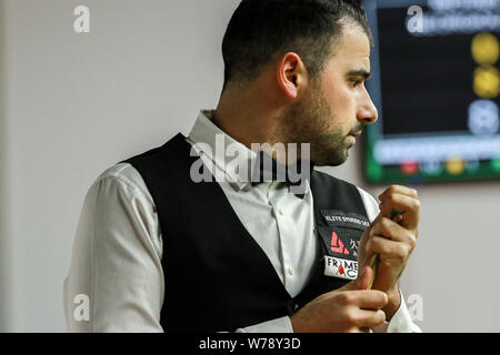 Michael Georgiou d'Inghilterra chalks spunto come egli ritiene che un colpo a Ben Woollaston dell'Inghilterra in il loro match di primo turno durante il 2017 Shanghai Mas Foto Stock