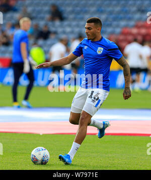 Huddersfield, Regno Unito. 5 agosto 2019. 5 agosto 2019, John Smith's Stadium, Huddersfield, nello Yorkshire, Inghilterra; EFL Campionato di calcio. L Huddersfield Town contro il Derby County; Karlan Concessione di Huddersfield Town si riscalda per il gioco - rigorosamente solo uso editoriale. Nessun uso non autorizzato di audio, video, dati, calendari, club/campionato loghi o 'live' servizi. Online in corrispondenza uso limitato a 120 immagini, nessun video emulazione. Nessun uso in scommesse, giochi o un singolo giocatore/club/league pubblicazioni Credit: Azione Plus immagini di sport/Alamy Live News Foto Stock