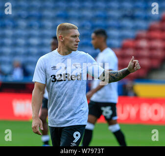 Huddersfield, Regno Unito. 5 agosto 2019. 5 agosto 2019, John Smith's Stadium, Huddersfield, nello Yorkshire, Inghilterra; EFL Campionato di calcio. L Huddersfield Town contro il Derby County; Martyn Waghorn di Derby County si riscalda per il gioco - rigorosamente solo uso editoriale. Nessun uso non autorizzato di audio, video, dati, calendari, club/campionato loghi o 'live' servizi. Online in corrispondenza uso limitato a 120 immagini, nessun video emulazione. Nessun uso in scommesse, giochi o un singolo giocatore/club/league pubblicazioni Credit: Azione Plus immagini di sport/Alamy Live News Foto Stock