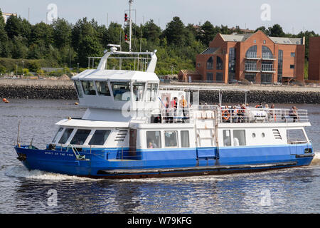 Lo Spirito del Tyne traghetto passeggeri avvicinando North Shields Ferry Terminal. Questo traghetto corre un servizio di navetta a South Shields in Newcastle Foto Stock