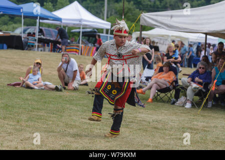 Balli tradizionali a Kanatsiohareke annuale Mohawk festival indiano, Fonda, New York, la contea de Montgomery Foto Stock