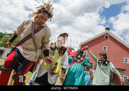 Balli tradizionali a Kanatsiohareke annuale Mohawk festival indiano, Fonda, New York, la contea de Montgomery Foto Stock