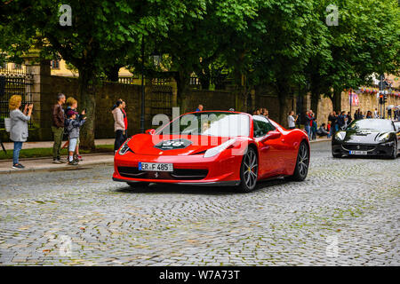 Germania, FULDA - LUG 2019: rosso Ferrari 458 spider coupe è stato introdotto in corrispondenza del 2011 Frankfurt Motor Show. Questa variante convertibile della 458 Italia fe Foto Stock