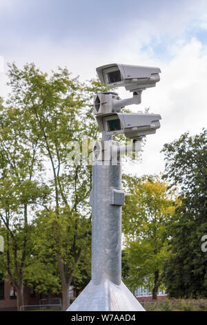 Più telecamere TVCC montata sul montante Foto Stock