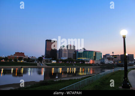 Gli accordi di Dayton, Ohio skyline al tramonto Foto Stock