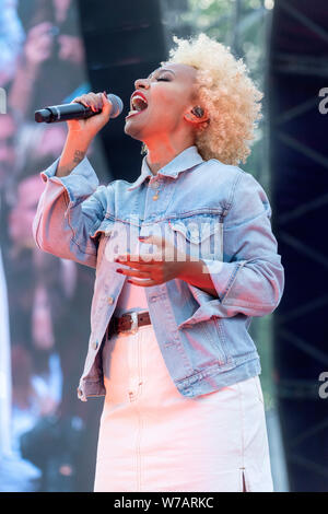 Brighton, Regno Unito. 03 Ago, 2019. British cantante e cantautore Emeli Sande esegue sul palco principale al Brighton & Hove Pride Festival in Preston Park a Brighton, Inghilterra su agosto 03, 2019 a Brighton, Inghilterra. Credito: SOPA Immagini limitata/Alamy Live News Foto Stock