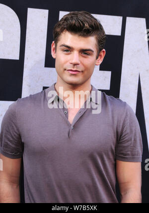 Los Angeles, California, Stati Uniti d'America 5 Agosto 2019 attore Garrett Clayton assiste la Premiere Mondiale della Warner Bros Foto" "La Cucina" il 5 agosto 2019 a TCL Chinese Theatre di Los Angeles, California, USA. Foto di Barry re/Alamy Live News Foto Stock