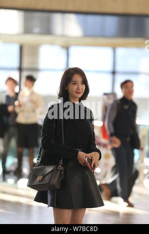 Corea del Sud la cantante e attrice Lim Yoon-ah, meglio noto come Yoona, Corea del Sud gruppo pop Girls' Generazione arriva a Incheon International Airpo Foto Stock