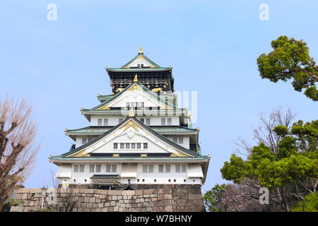 Il castello di Osaka. Il giapponese antico castello di Osaka, in Giappone. Patrimonio mondiale dell UNESCO Foto Stock